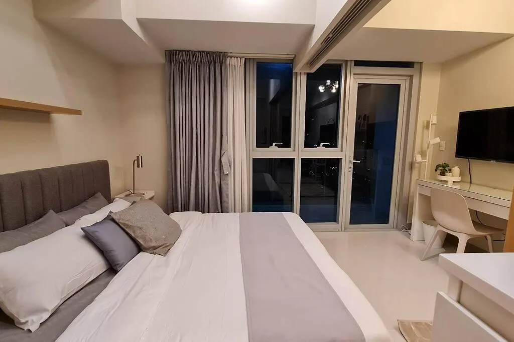 Apartamento 1Br King, Modern Balcony, Wi-Fi, Netflix, Bgc Manila