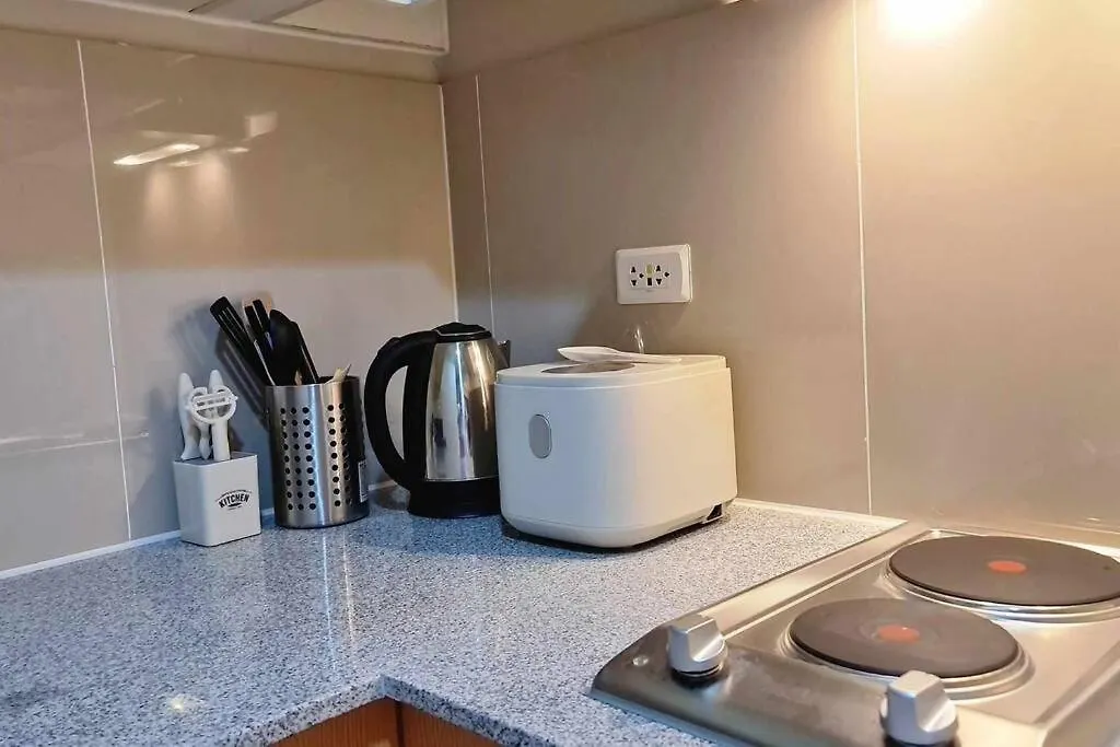 1Br King, Modern Balcony, Wi-Fi, Netflix, Bgc Apartment Manila