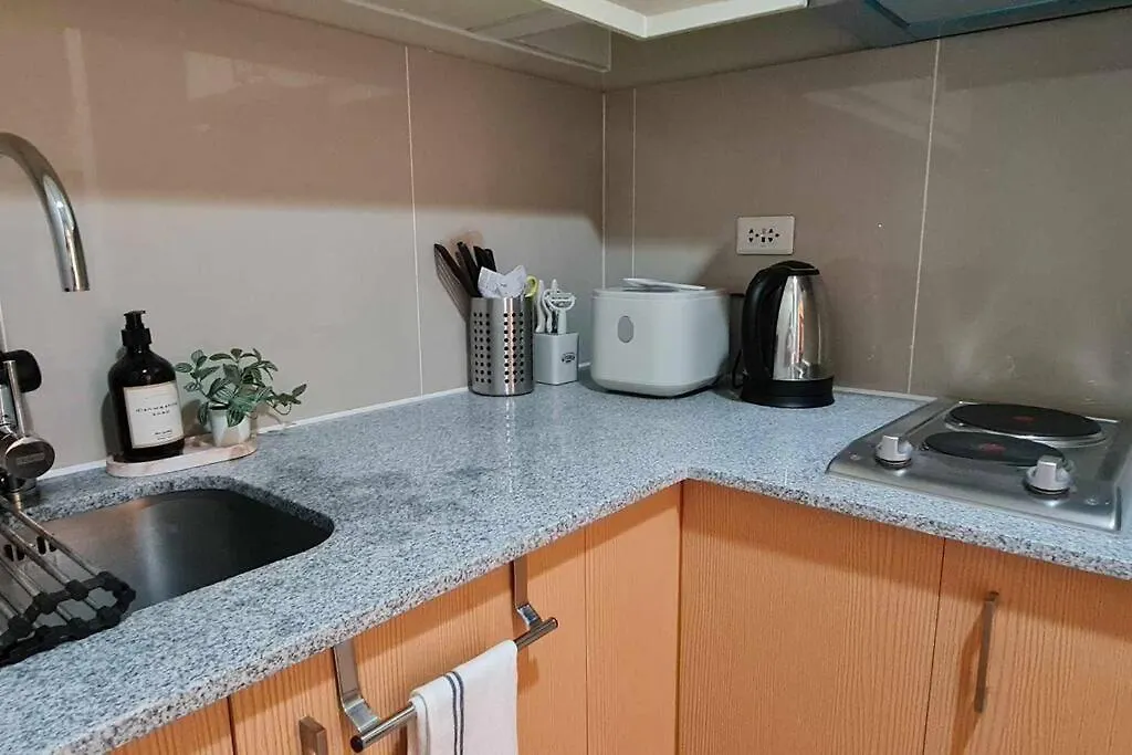 1Br King, Modern Balcony, Wi-Fi, Netflix, Bgc Apartment Manila